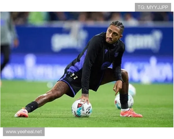 拉菲尼亚：现代左脚边锋的战术角色解析