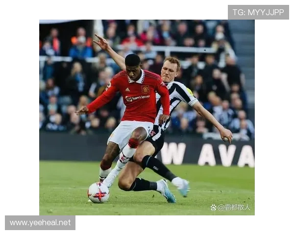 曼联进攻组织混乱问题持续显现,对联赛排名与关键战表现形成制约 曼联进攻组织混乱问题持续显现,对联赛排名与关键战表现形成制约