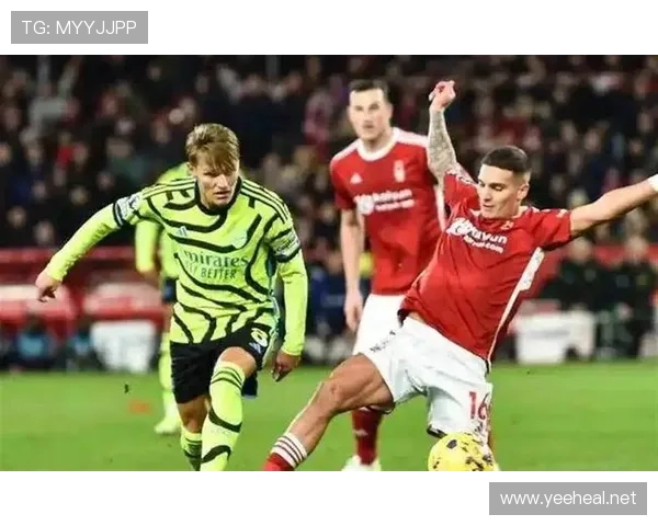 这豪门末路暴露多面危机？曼联“挣扎”暴露战术短板与管理困境，衰落球队谁是救世主？