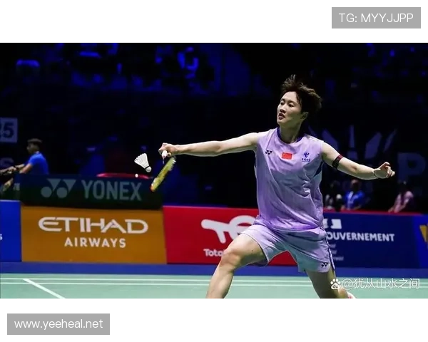 陈雨菲训练间隙戴着钻石手链，感觉这气场，赚得也太不简单了吧？